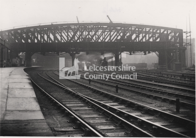 L1700 - Building the girder bridge over the Midland Railway Station, Nottingham