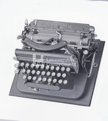 Imperial Typewriter ; portable model	