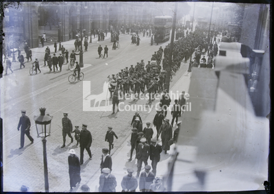Troops marching through the city 1914-18