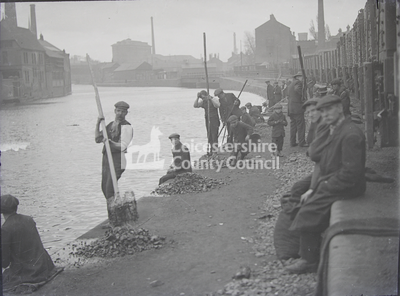 Fishing for coal off West Bridges Sidings, coal strike 1924