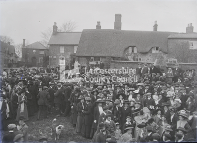 Hallaton Bottle Kicking 1911 - Large crowd
