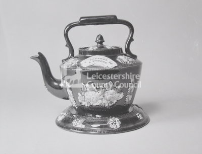 Enamelled teapot with words 