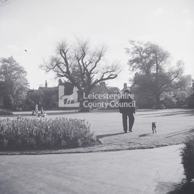 Westcotes Gardens: Man walking dog