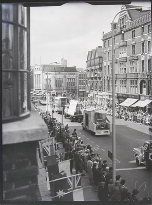 Parade: View of floats from down street -Lord Mayor's Show 1961