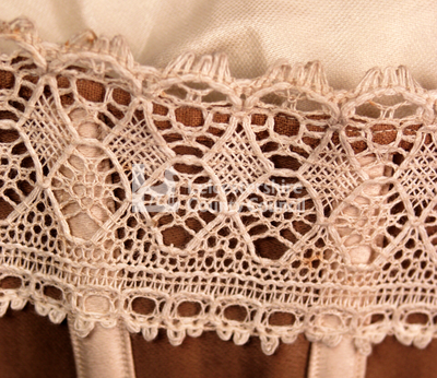 Lightweight busk front corset, around 1900: Detail of lace