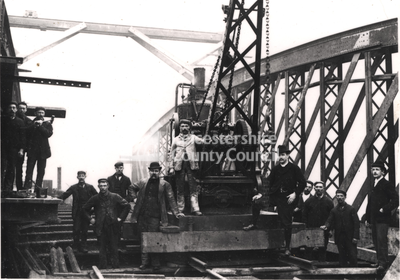 L2433 - Navvies and a missionary on Braunstone Gate bridge, Leicester