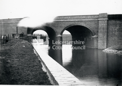 L1213 - Two arch skew brick bridge