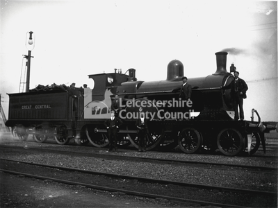 L3032 - Shedmaster and staff with 4-4-0 No. 867